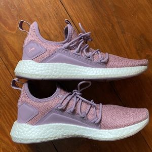 Puma Ladies size 6 Puma Sneakers